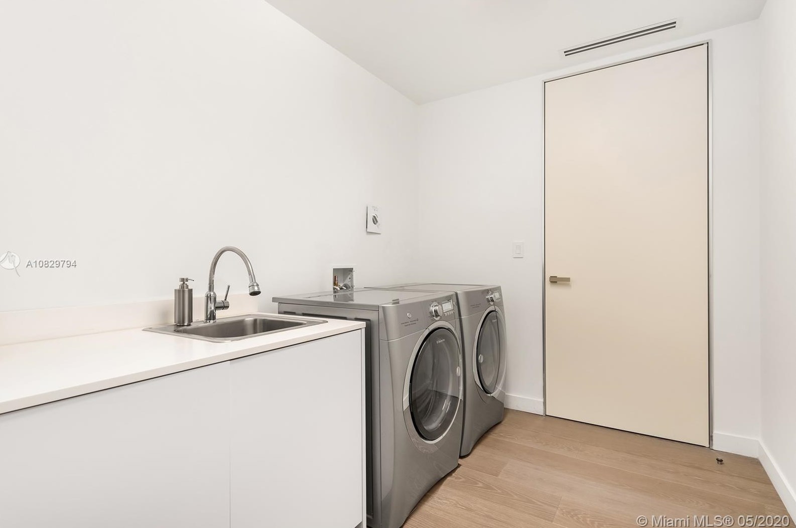 7075 Fisher Island Dr, Miami FL  33109-0790 exterior