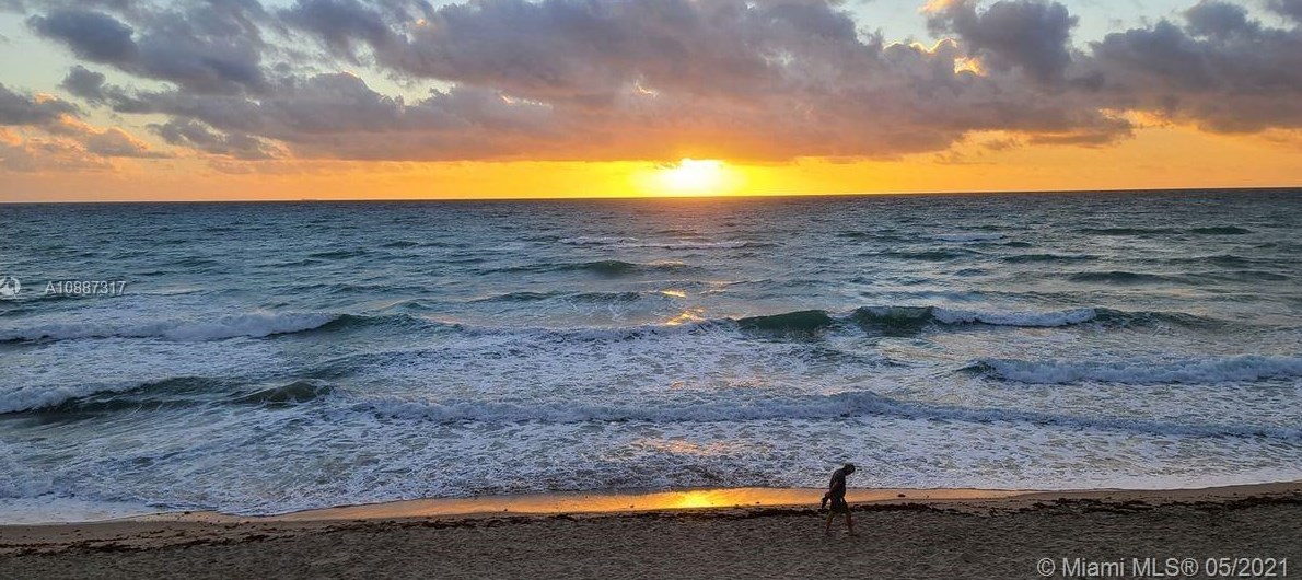 3101 Ocean Dr, Hollywood FL  33019-2804 exterior