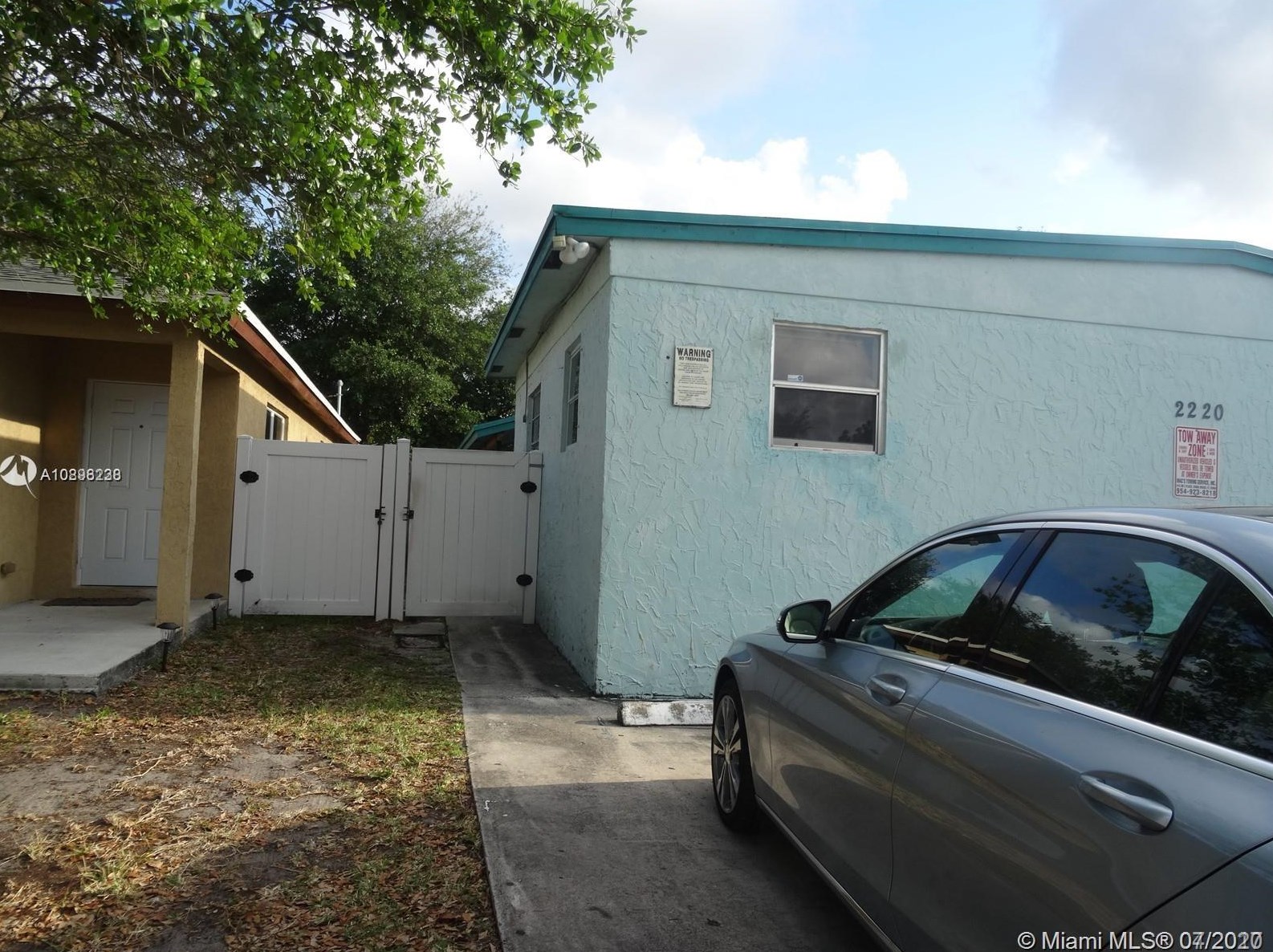 2220 Charleston St, Hollywood, FL