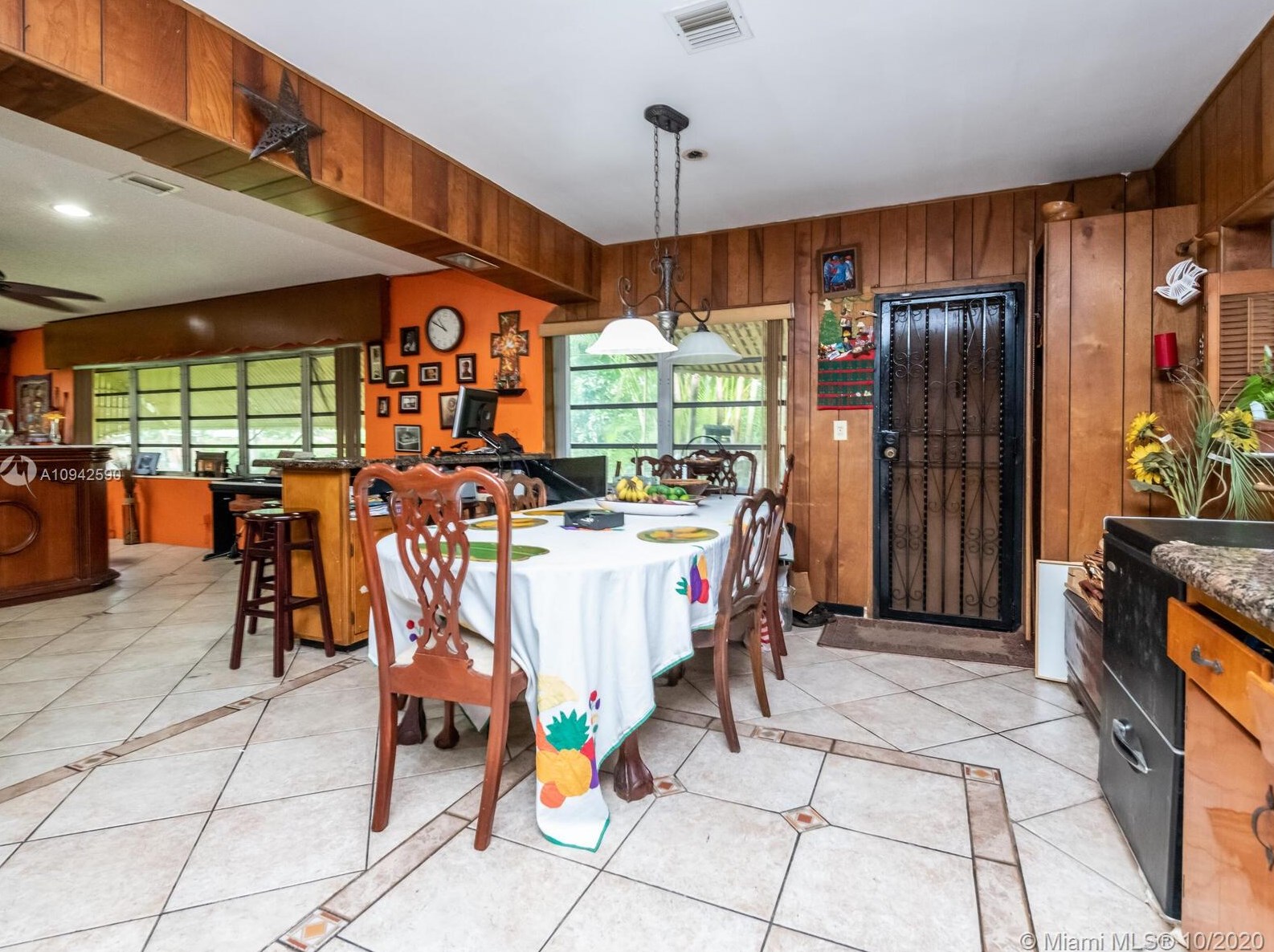 85 94 St, Miami FL 33138-2819 exterior