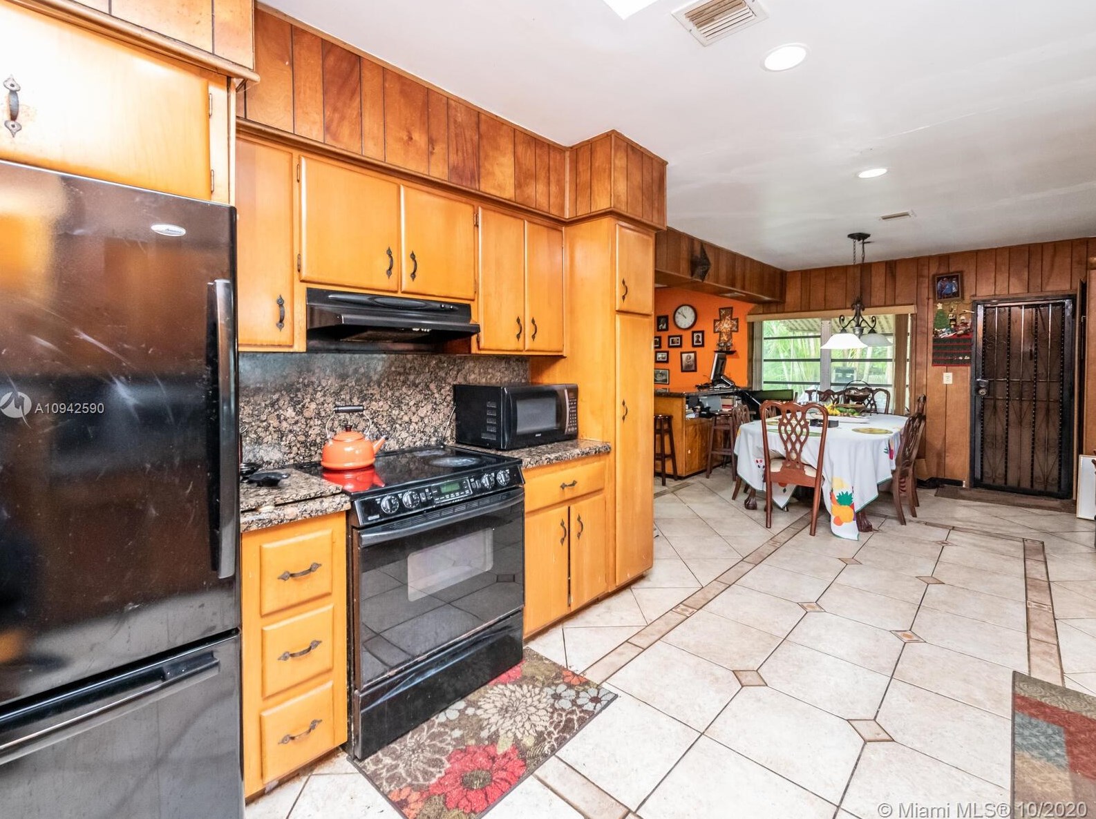 85 94 St, Miami FL 33138-2819 exterior