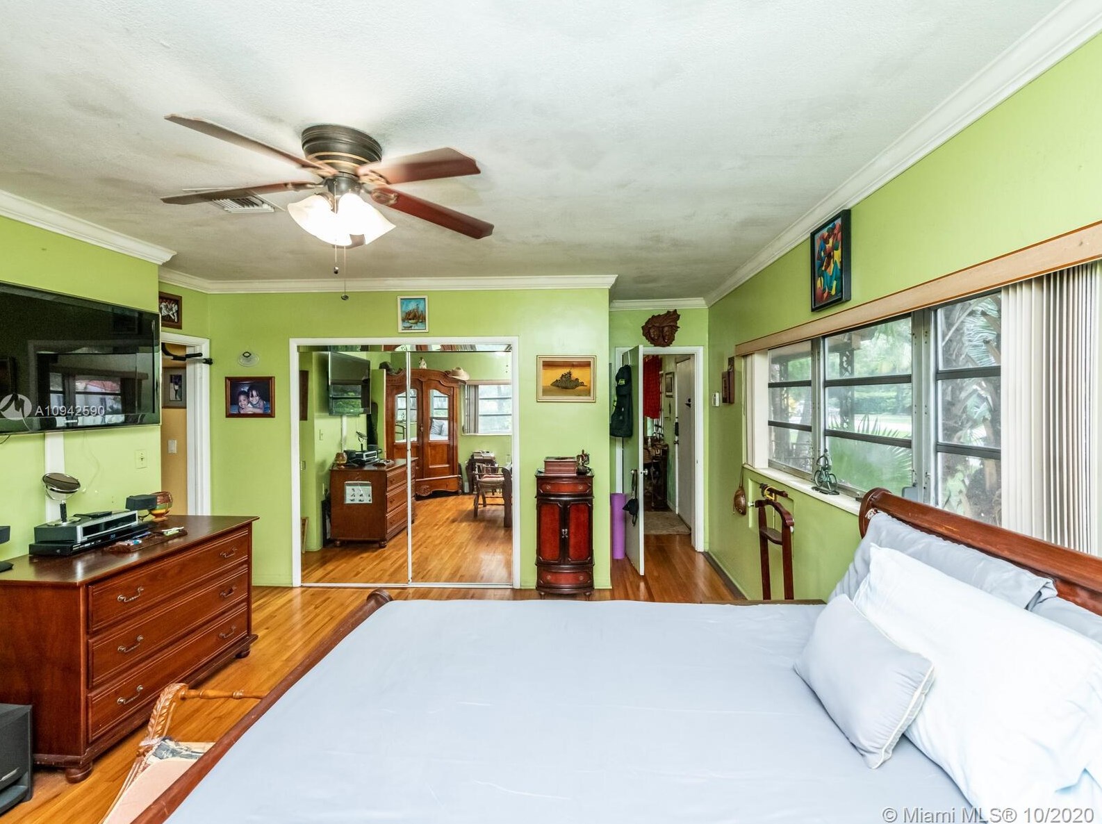 85 94 St, Miami FL 33138-2819 exterior