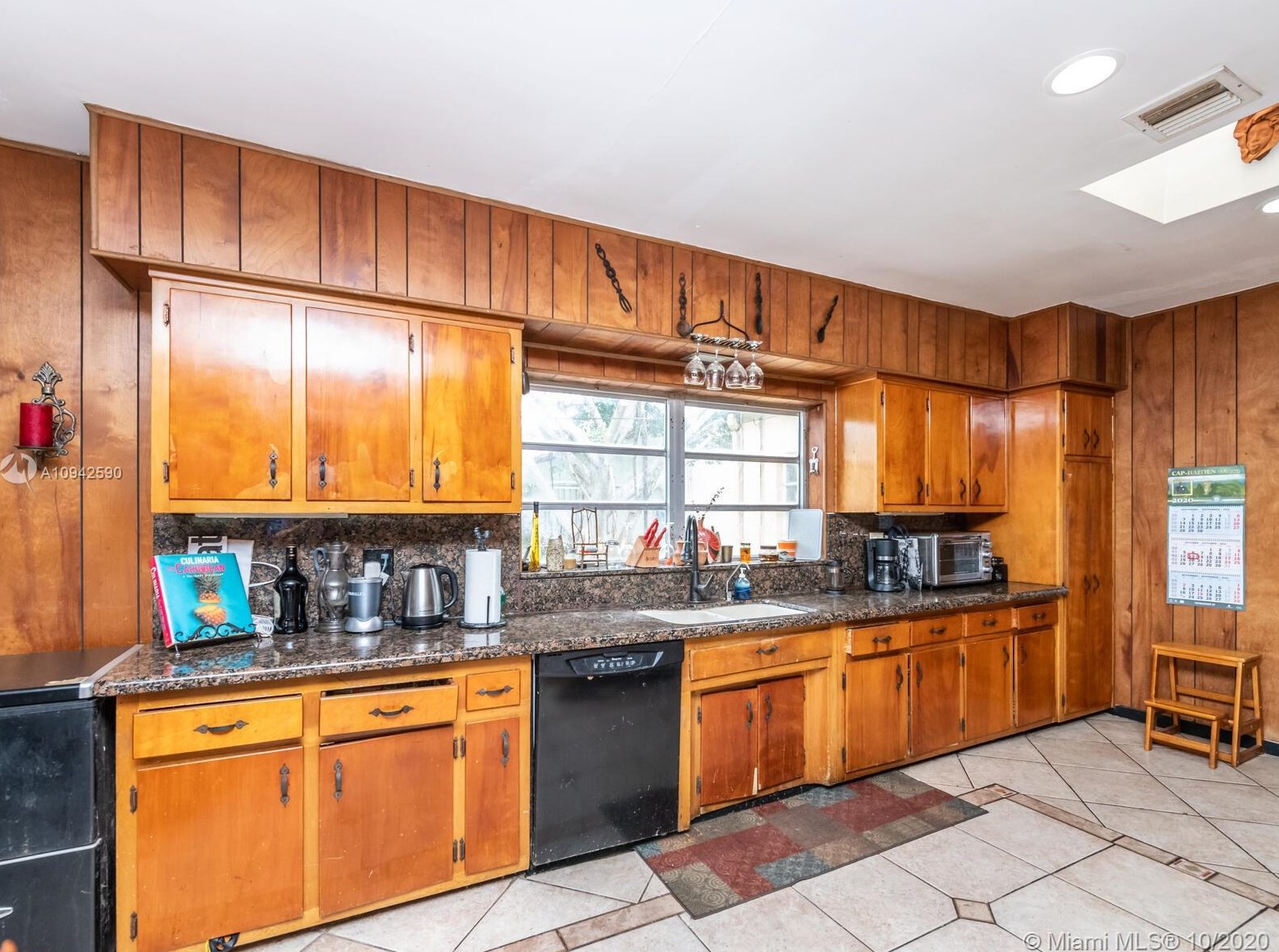 85 94 St, Miami FL 33138-2819 exterior