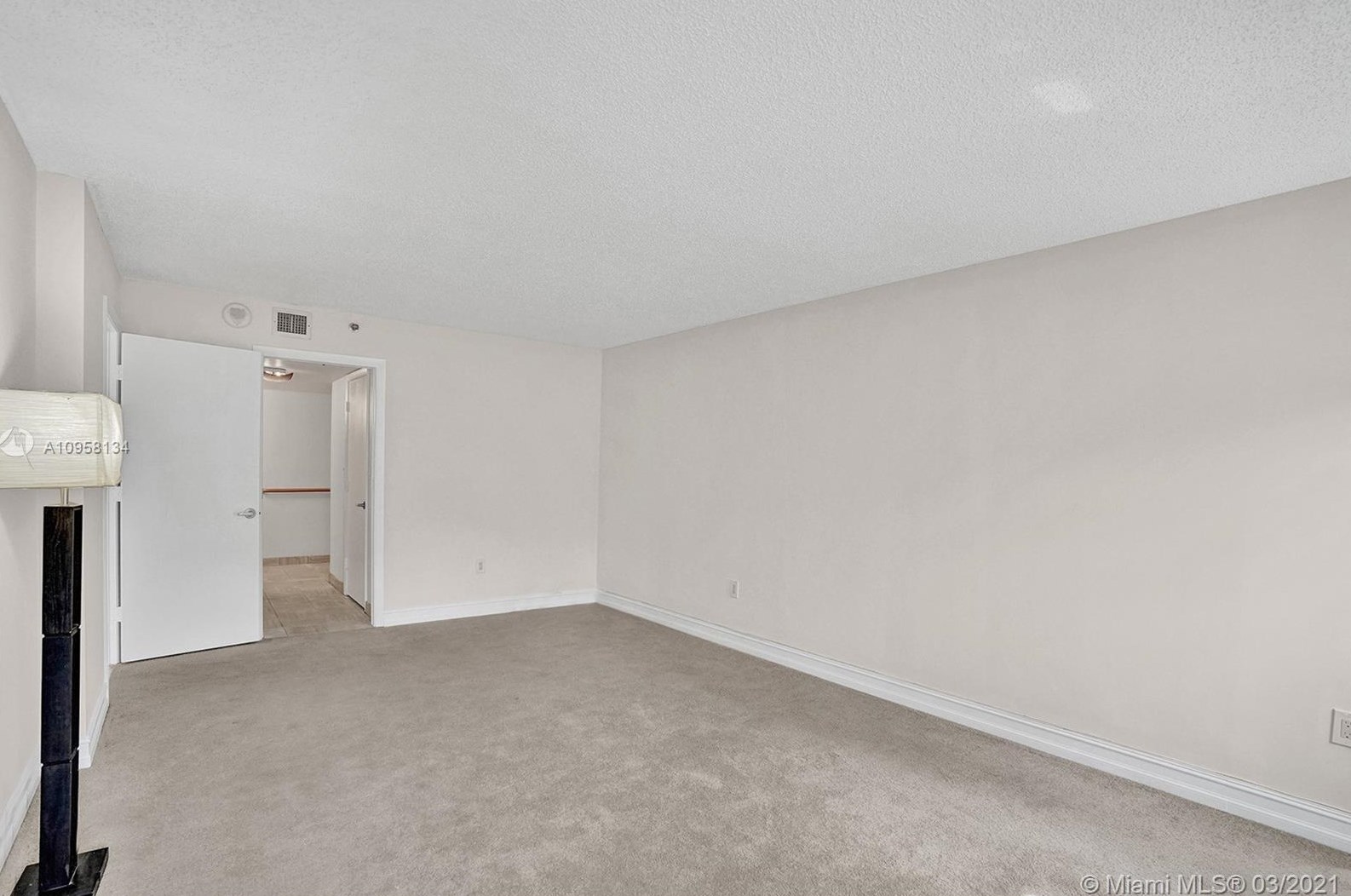 1201 Ocean Dr, Hollywood FL  33019-2121 exterior