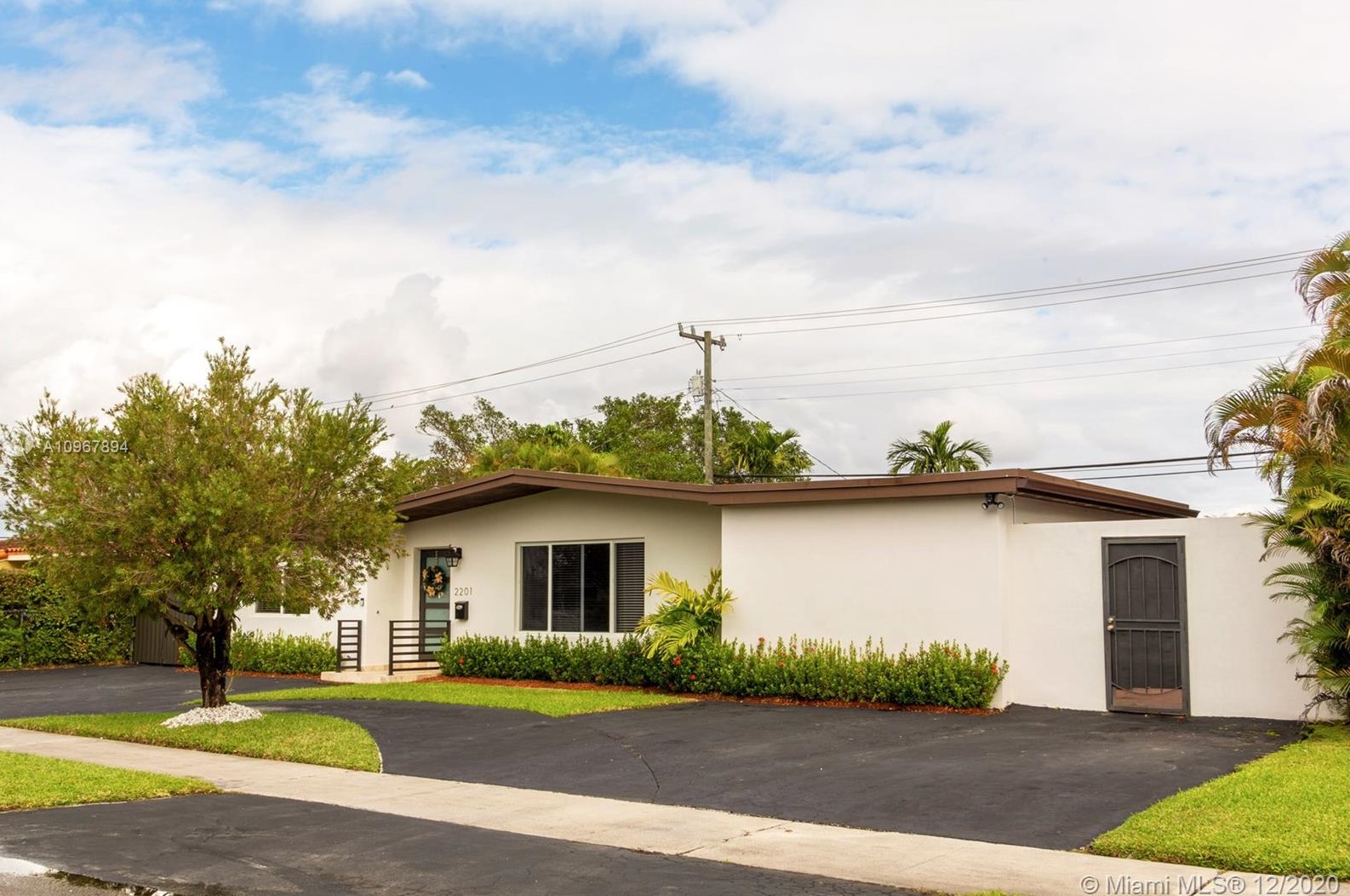 2201 90th Ave, Miami, FL 33165-2058