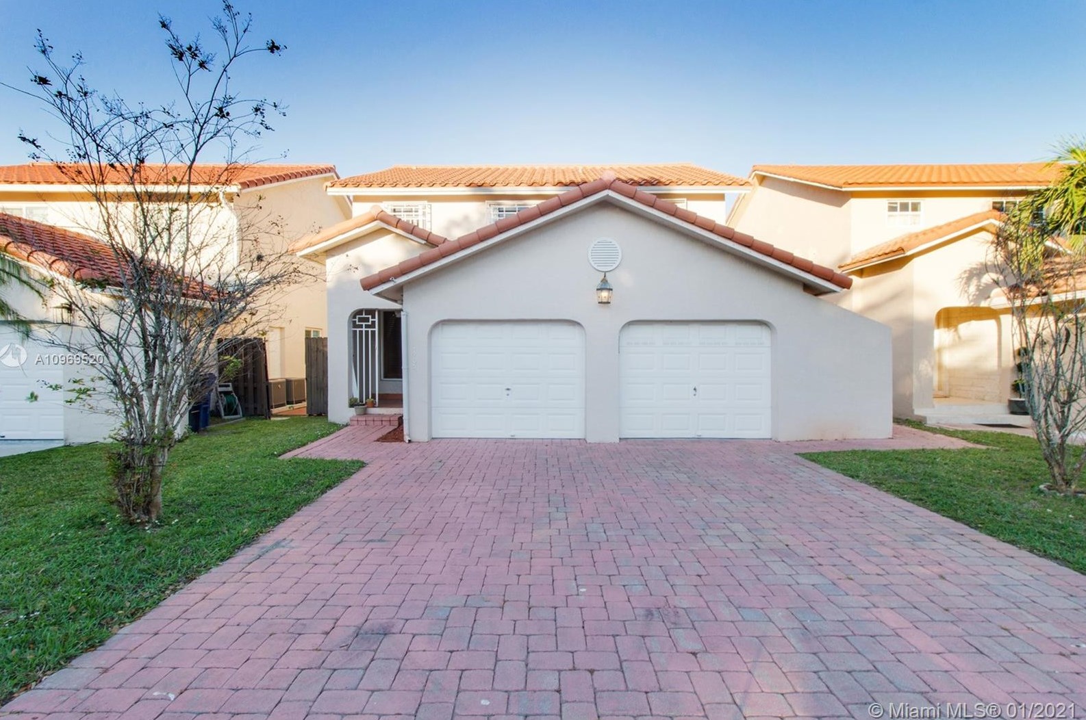 7405 Coldstream Dr, Hialeah, FL 33015