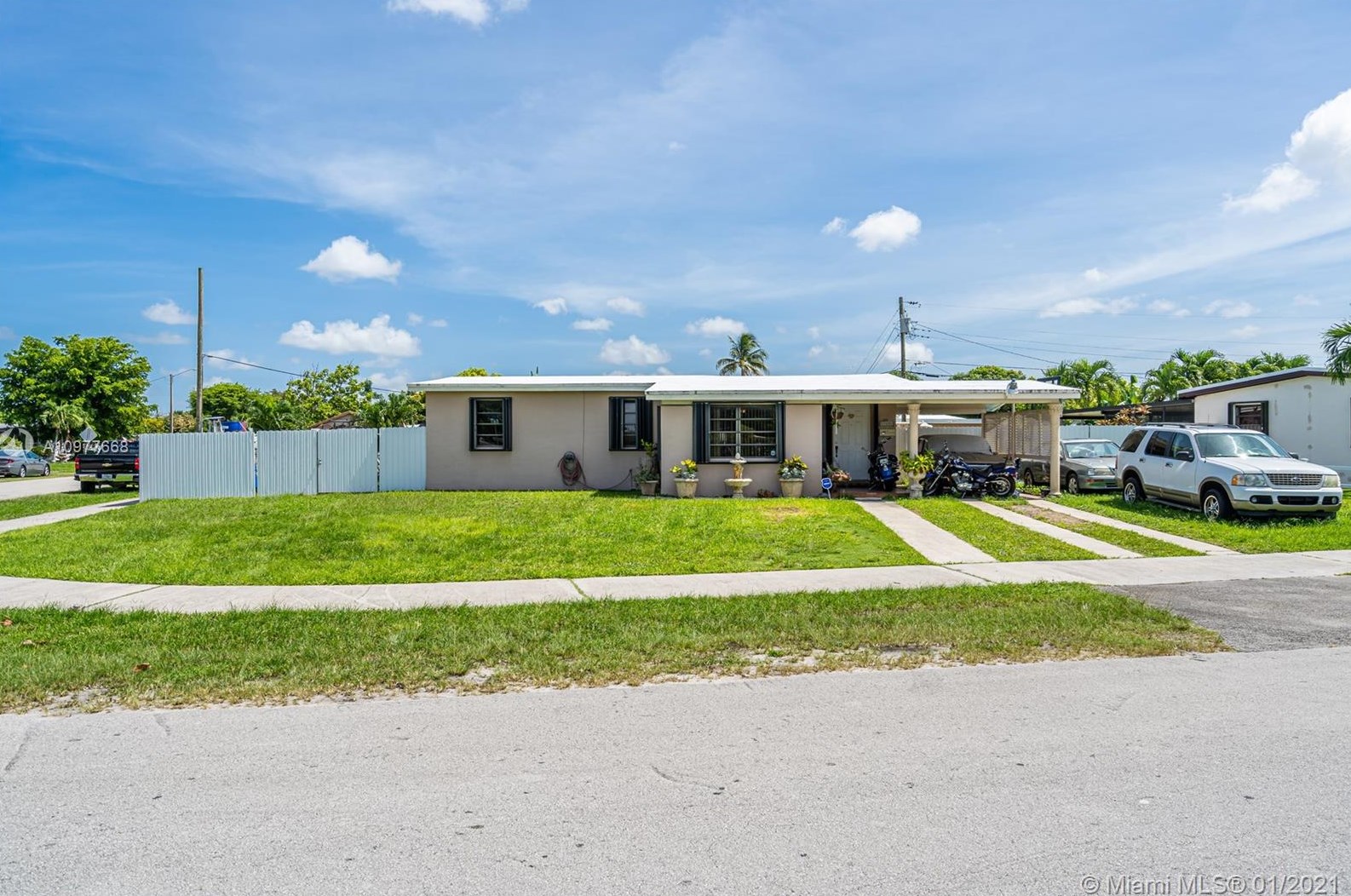 10830 40th Ter, Miami, FL 33165-4860