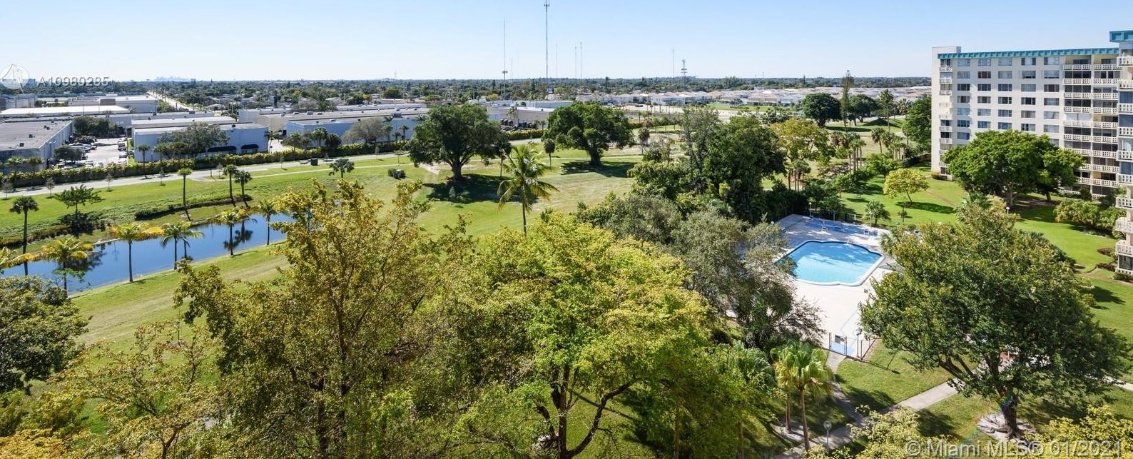 4200 Hillcrest Dr, Hollywood FL 33021-7977 exterior