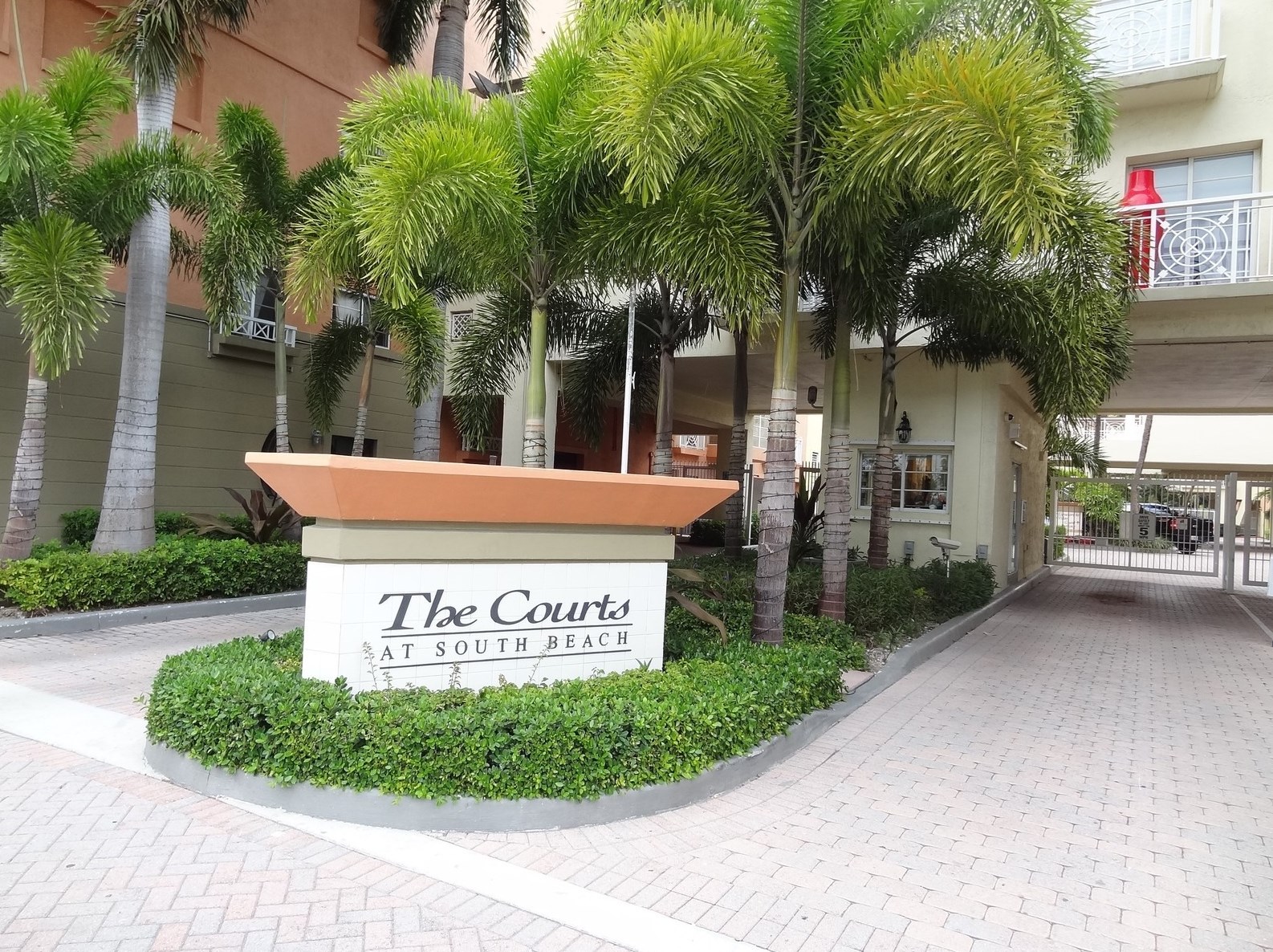 100 Jefferson Ave, Miami FL  10019-7050 exterior