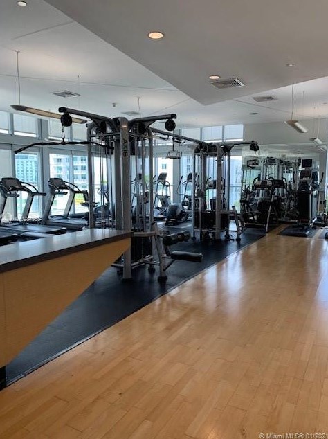 1111 1st Ave, Miami FL 33130-5400 exterior