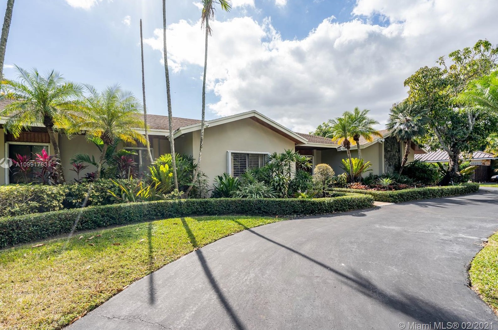 8240 160th St, Miami, FL 33157-3651