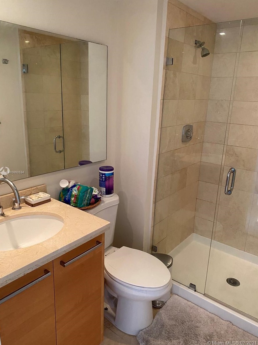 3610 Yacht Club Dr, Miami FL  33180-3500 exterior