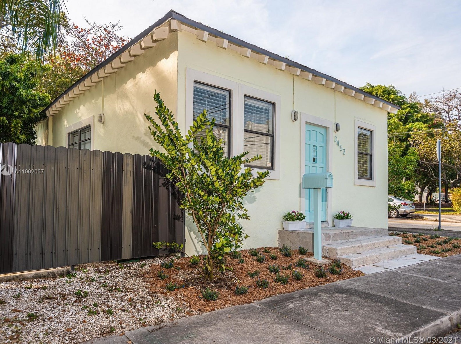 3452 Margaret St, Miami FL  33133-5824 exterior