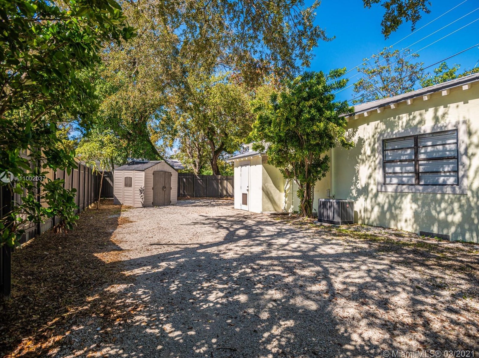 3452 Margaret St, Miami FL  33133-5824 exterior