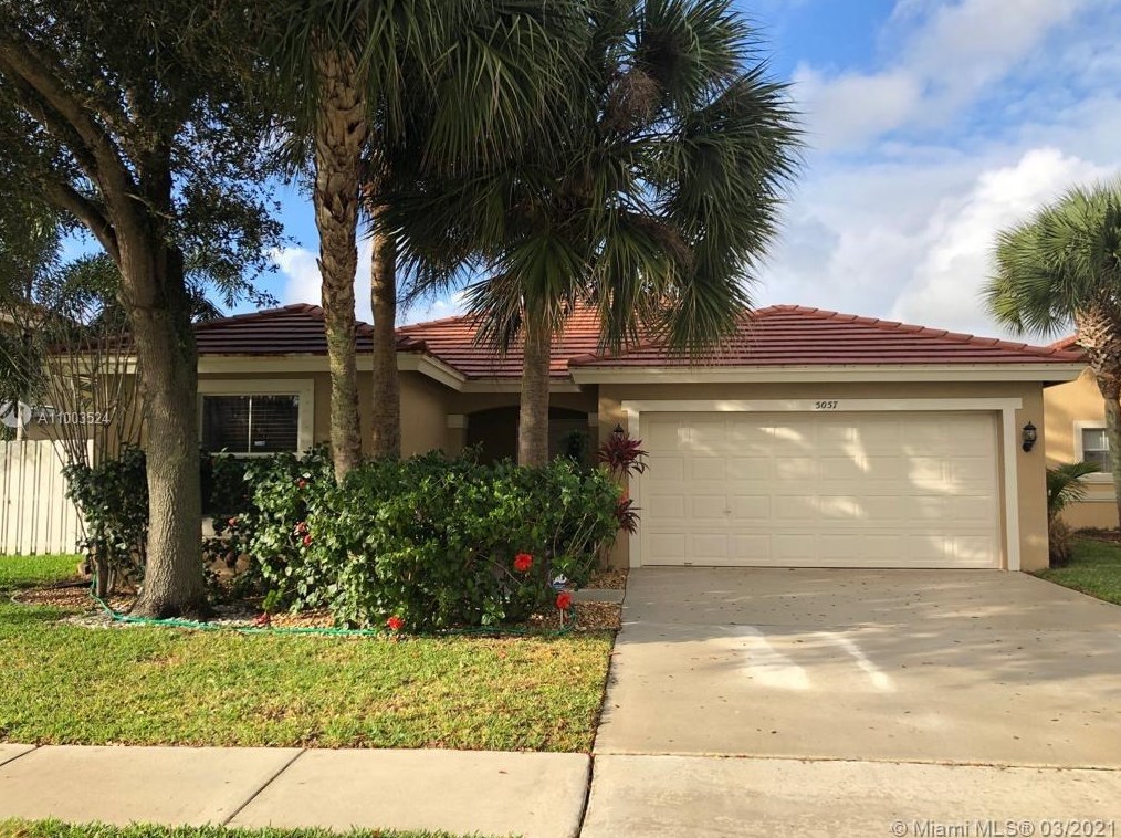 5057 Prairie Dunes Village Cir, Lake Worth, FL 33463-8215