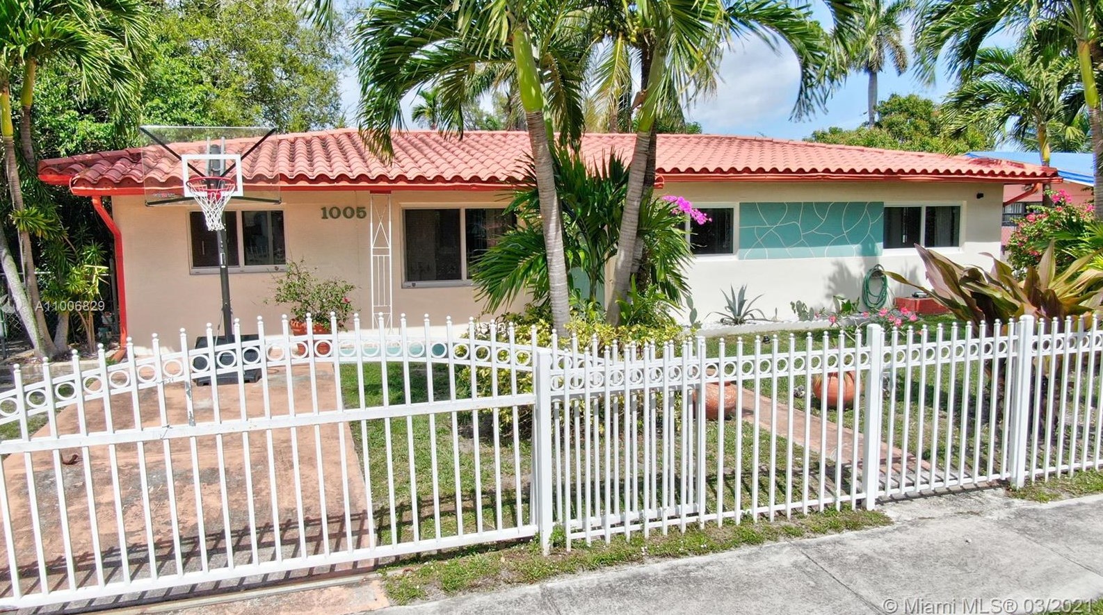 1005 143rd St, Miami, FL 33161-2427