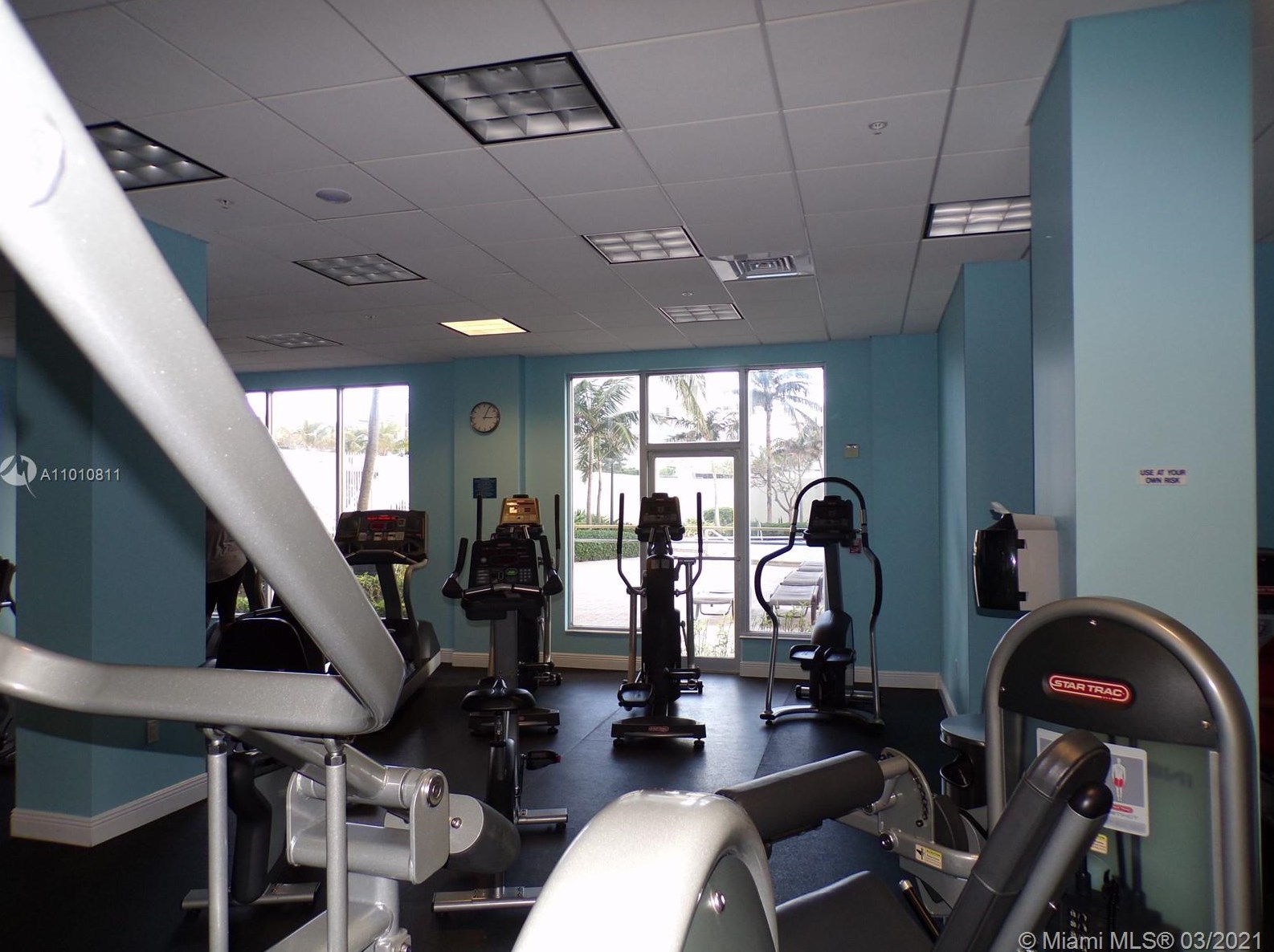 4001 Ocean Dr, Hollywood FL  33019-3005 exterior