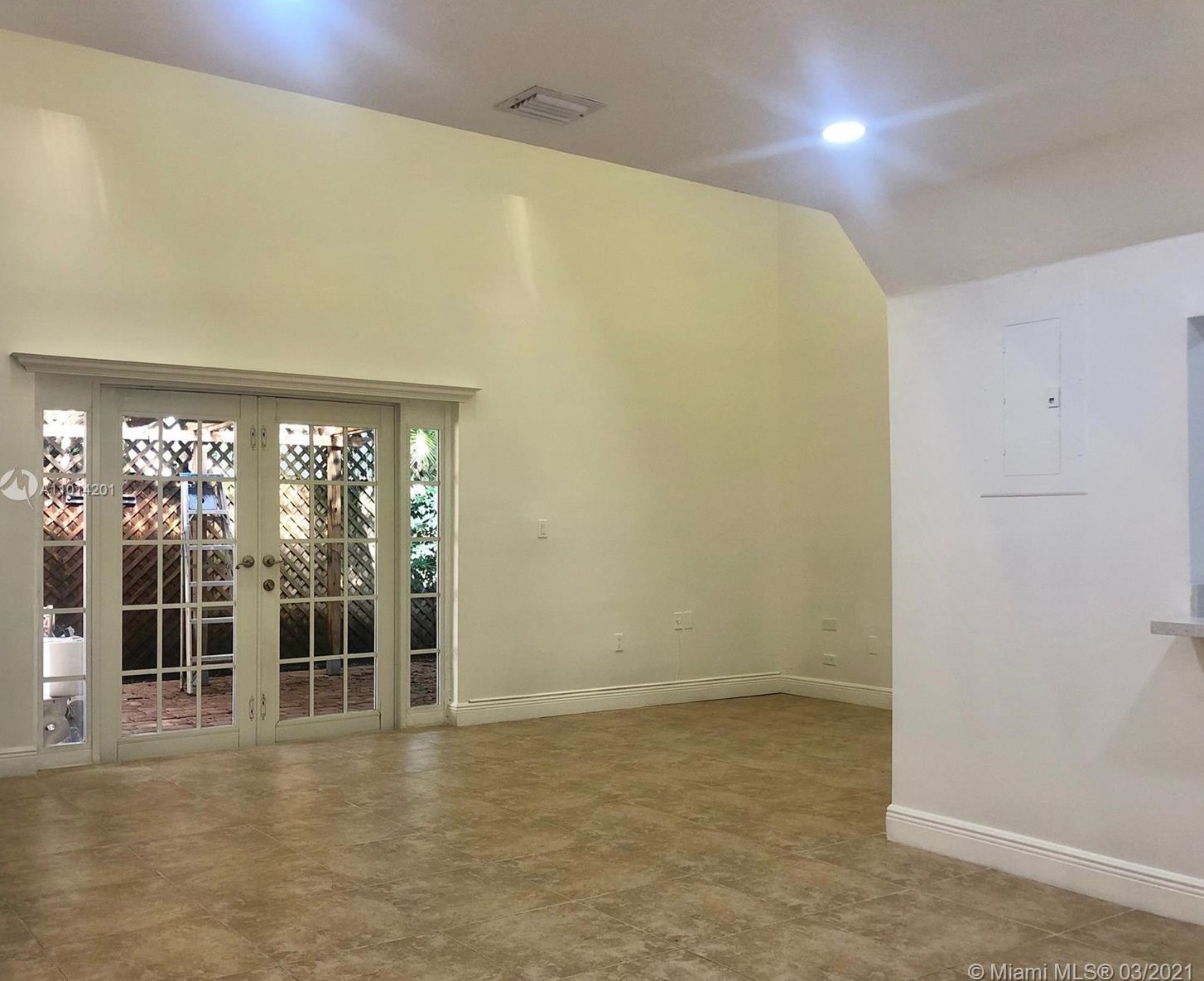 3042 Shipping Ave # 3042, Miami, FL