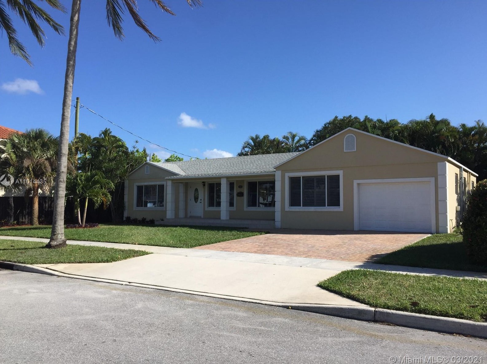 21 Harvard Dr, Lake Worth, FL 33460-6330