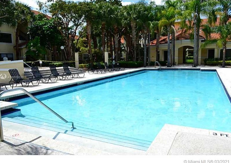 520 Park Rd, Hollywood FL  33021-8352 exterior