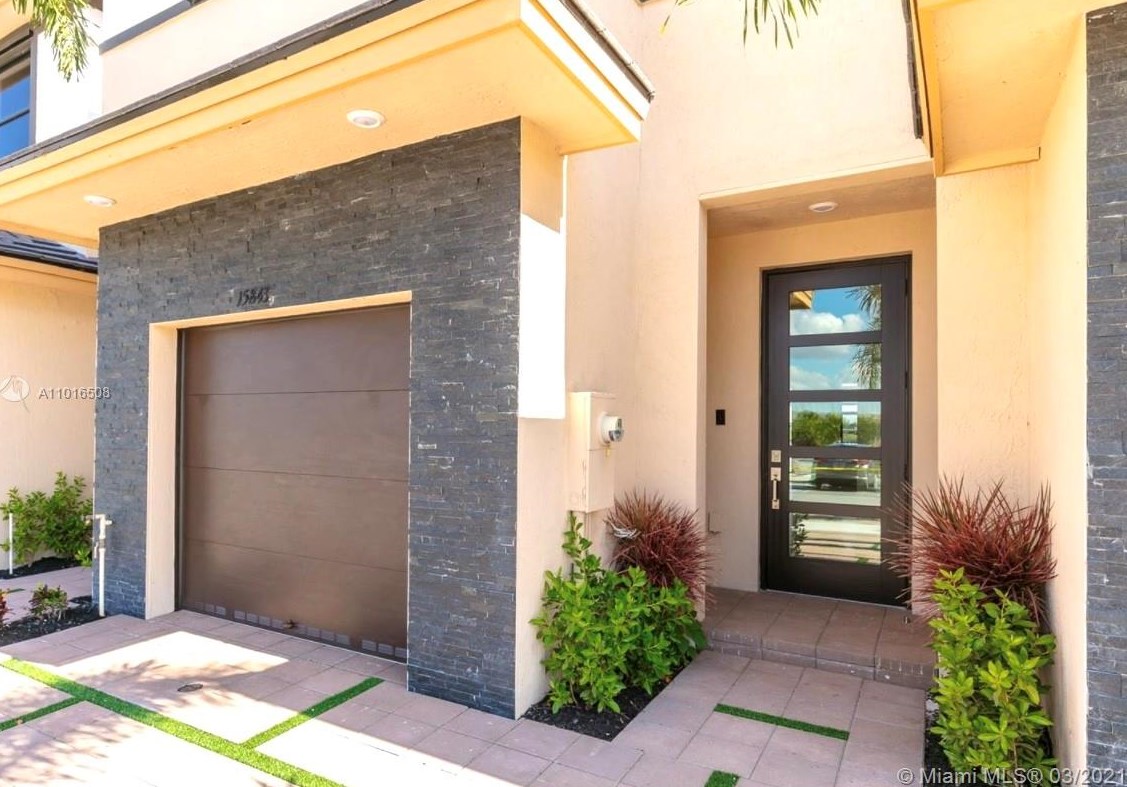 15843 Nw 90th Ct, Hialeah, FL 33018