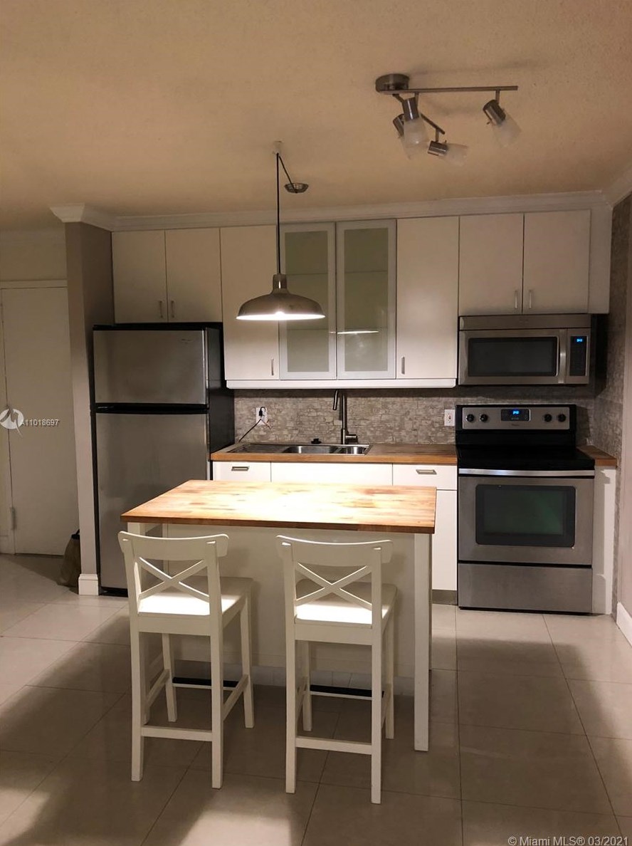130 Shore Dr, Miami, FL 33133-2616