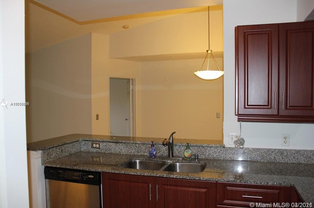 2451 Centergate Dr #303, Hollywood, FL 33025