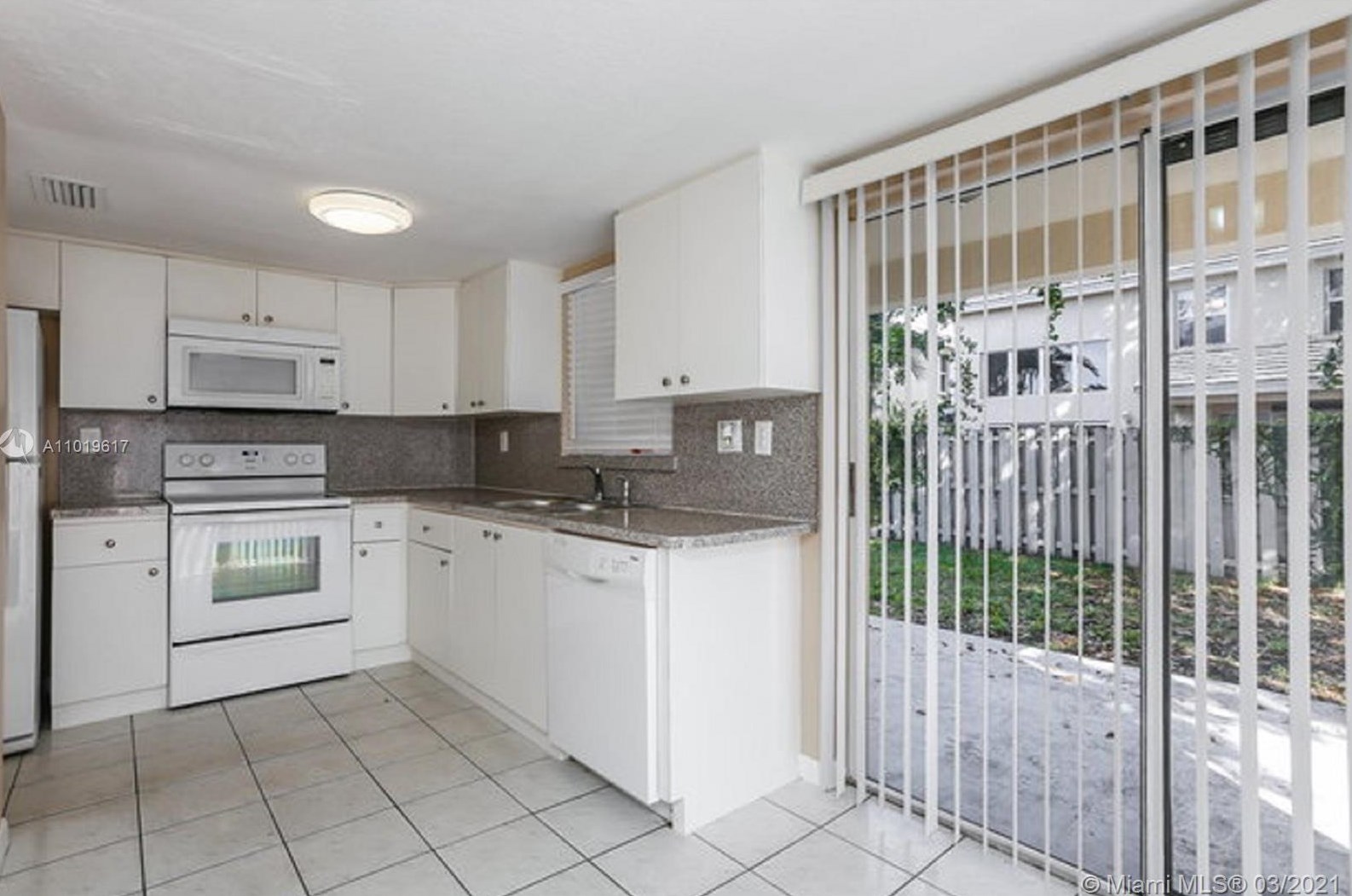 15465 Sw 49th St, Miami, FL 33185