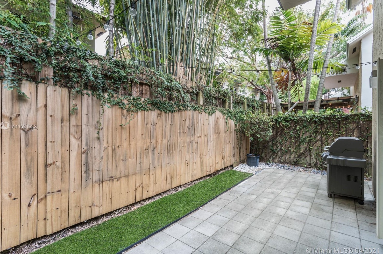 3052 Shipping Ave, Miami, FL 33133-4522