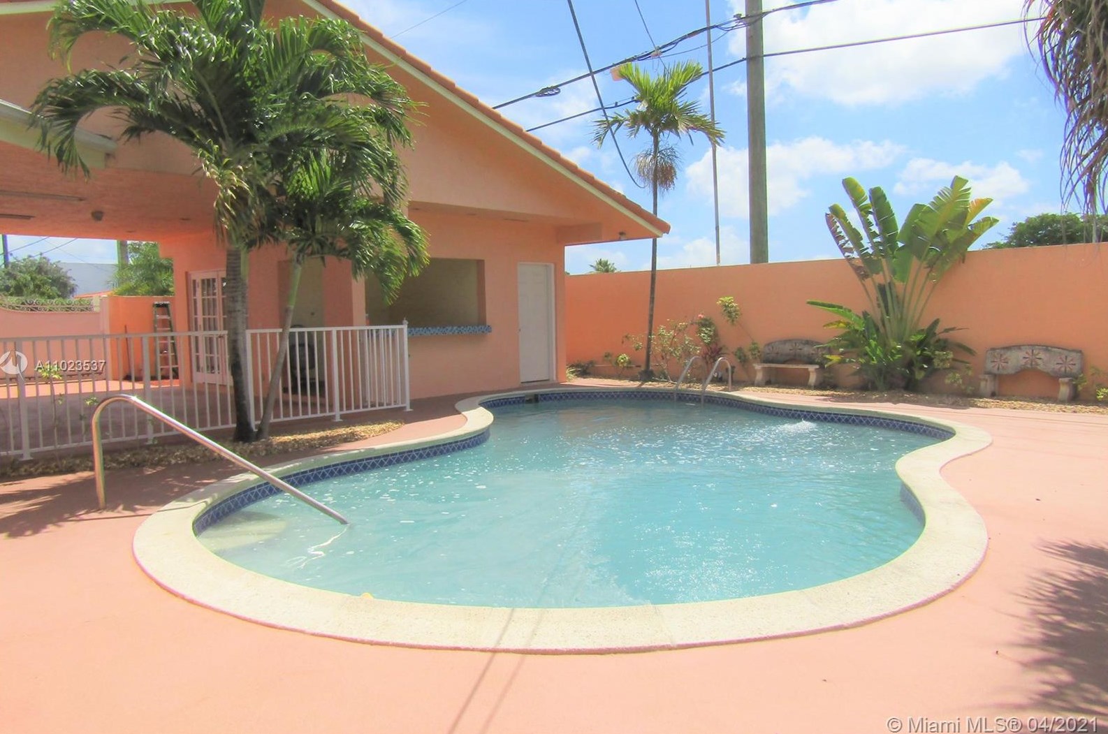 696 E 50th St, Hialeah, FL 33013