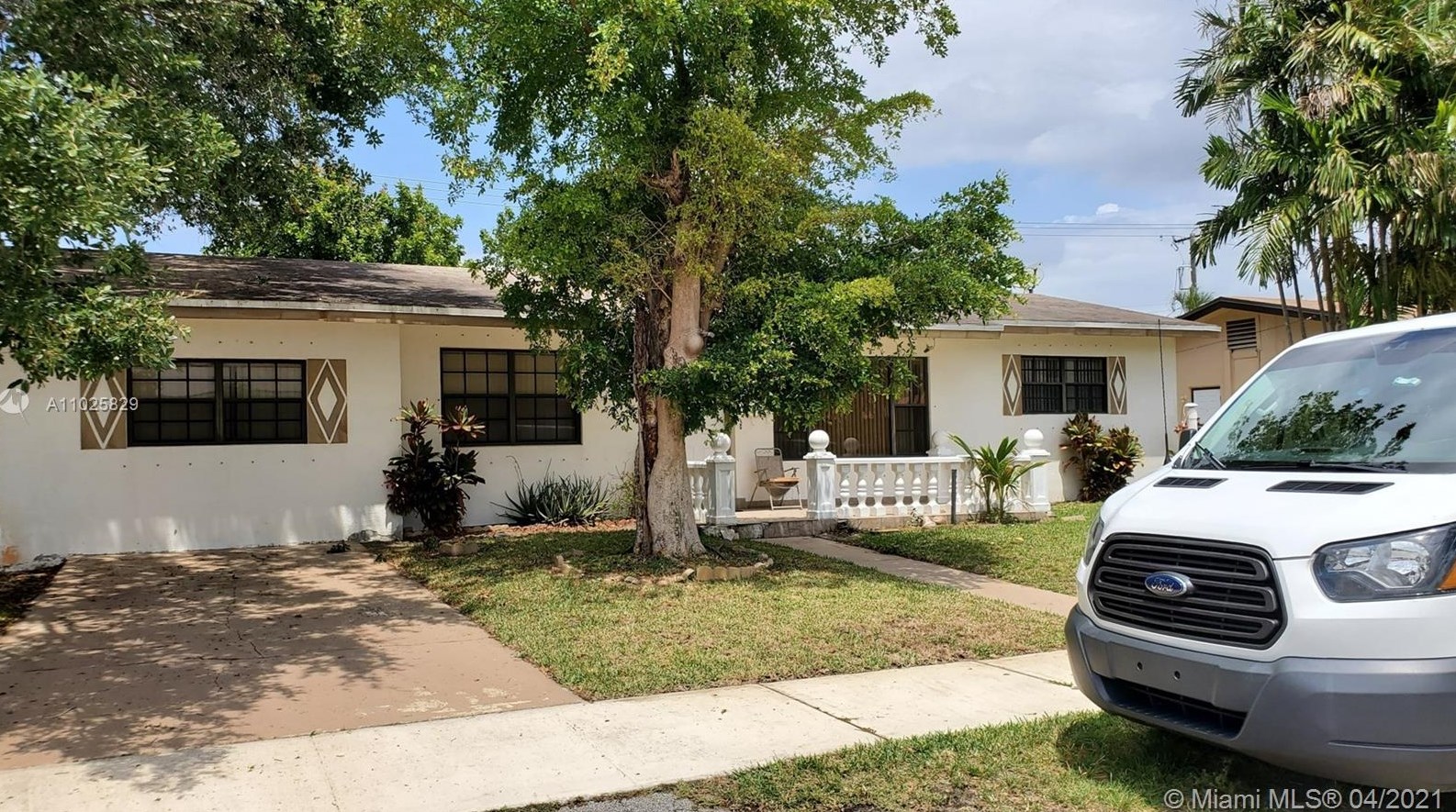 1141 204th Ter, Miami FL  33179-2639 exterior