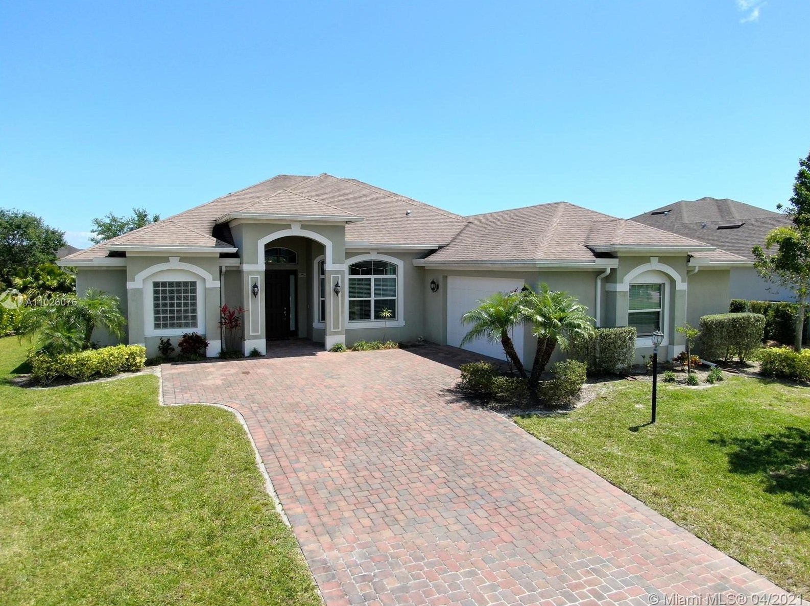 703 Sw Fortunella Cir Sw, Vero Beach, FL 32968