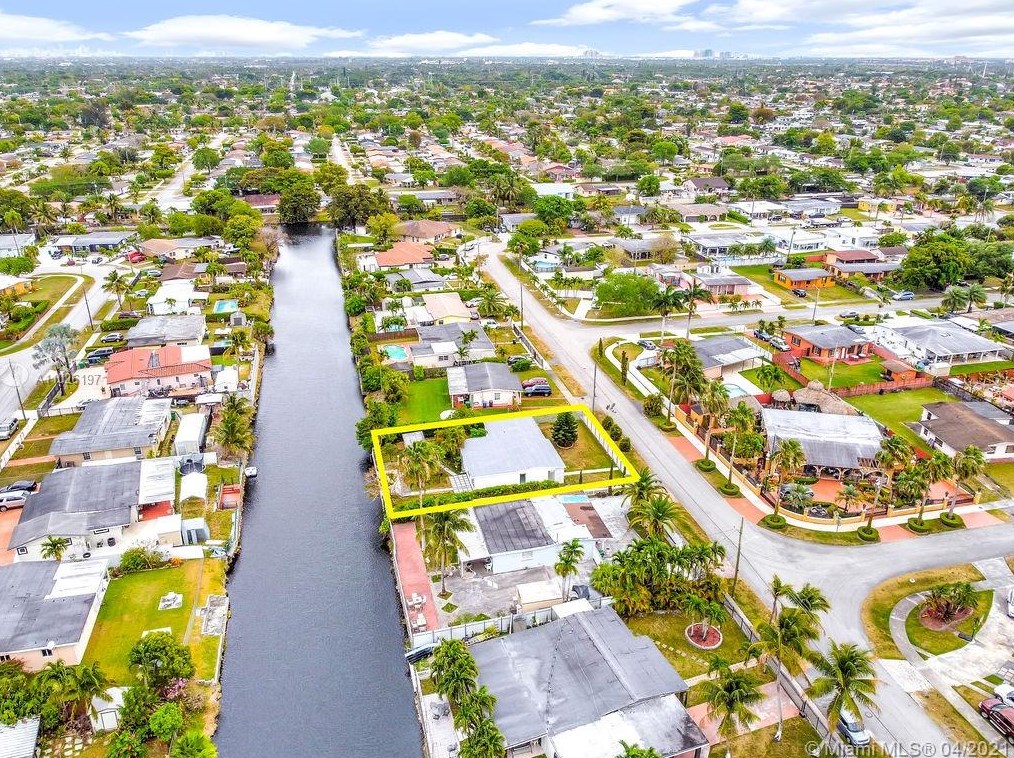 11325 58 Ter, Miami FL 33178-2809 exterior