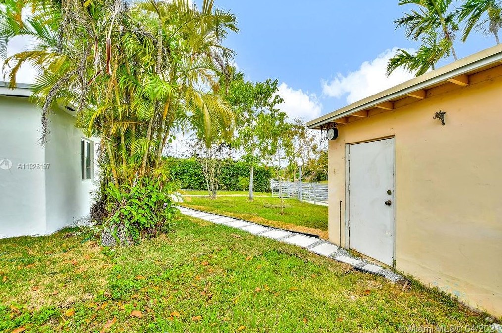 11325 58 Ter, Miami FL 33178-2809 exterior