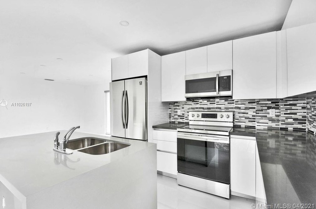 11325 58 Ter, Miami FL 33178-2809 exterior