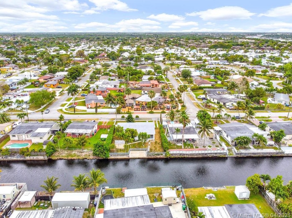 11325 58 Ter, Miami FL 33178-2809 exterior