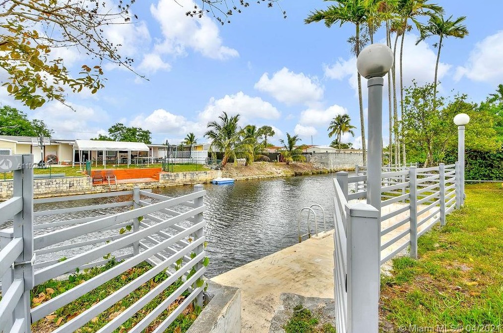 11325 58 Ter, Miami FL 33178-2809 exterior