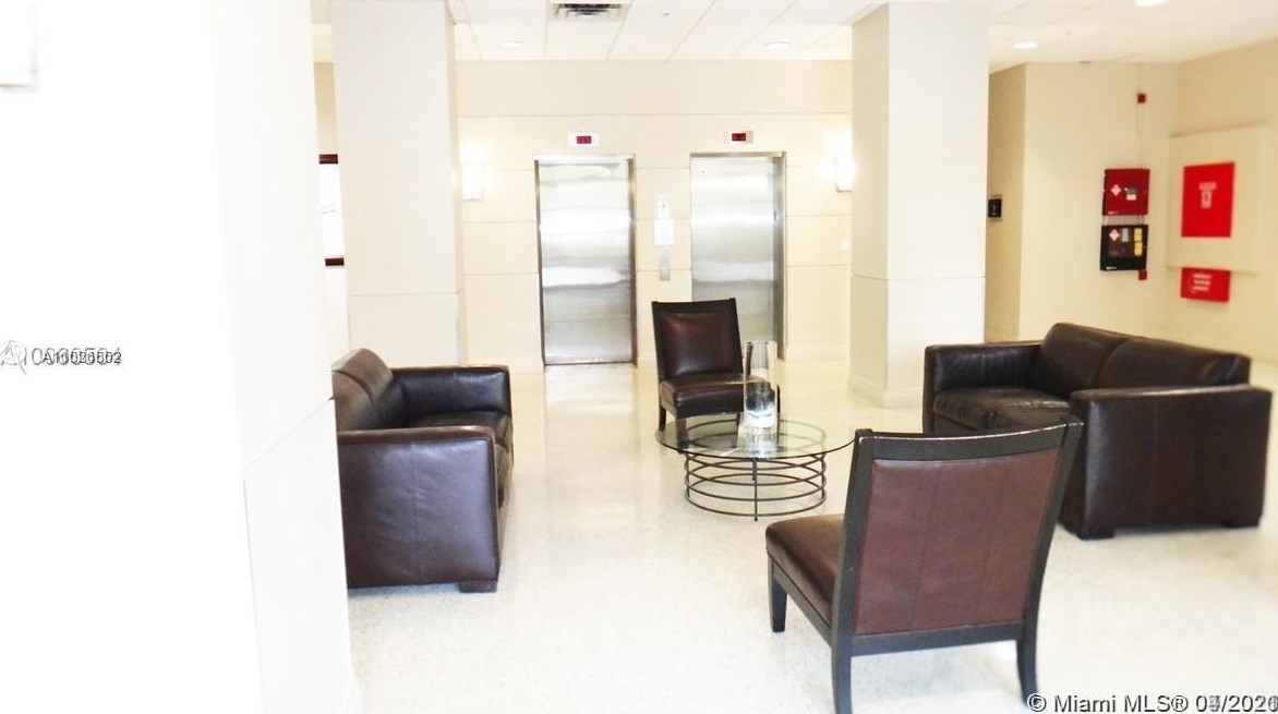 4001 Ocean Dr, Hollywood FL  33019-3005 exterior