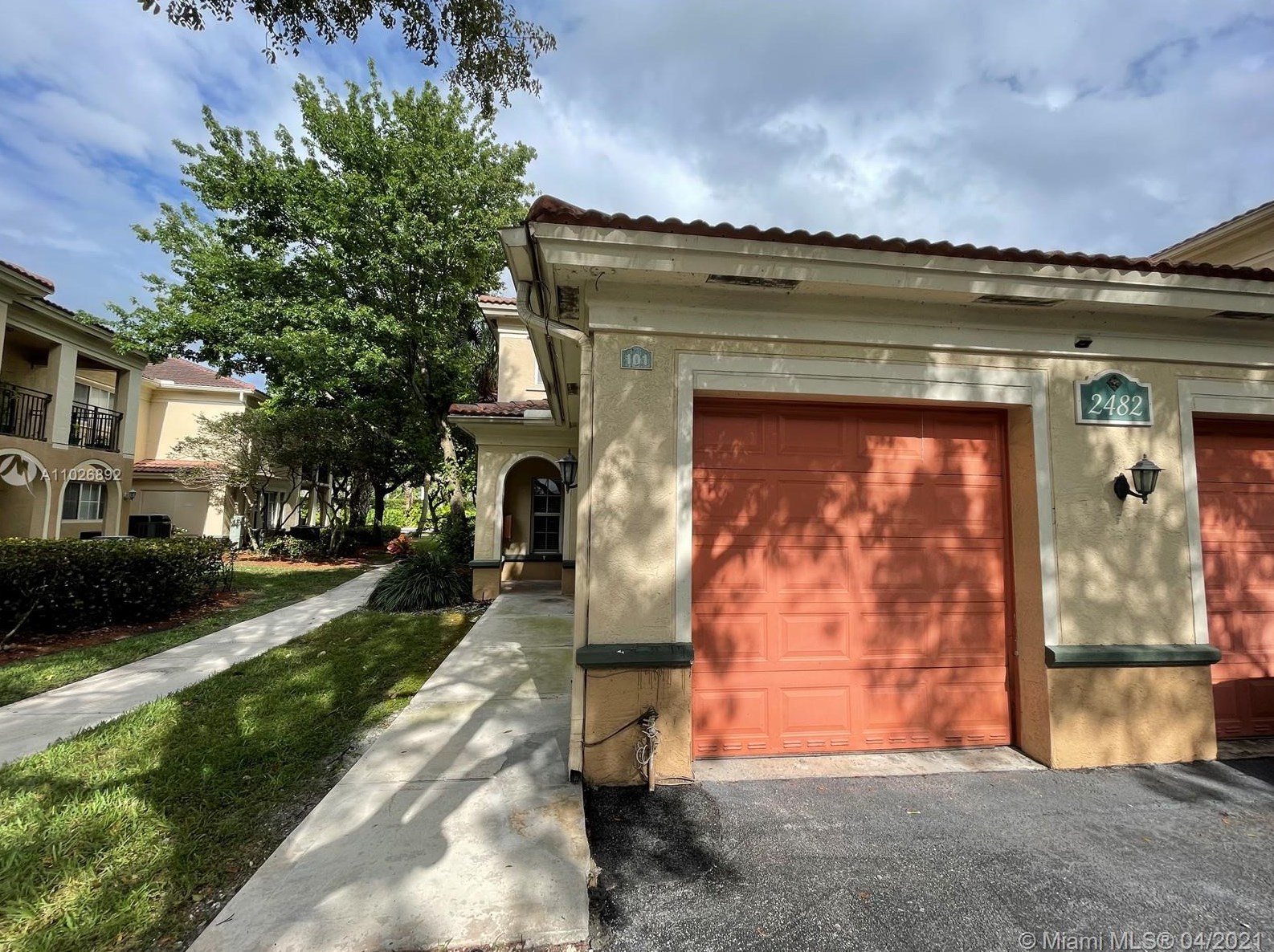 2482 Centergate Dr Apt 101, Hollywood, FL 33025