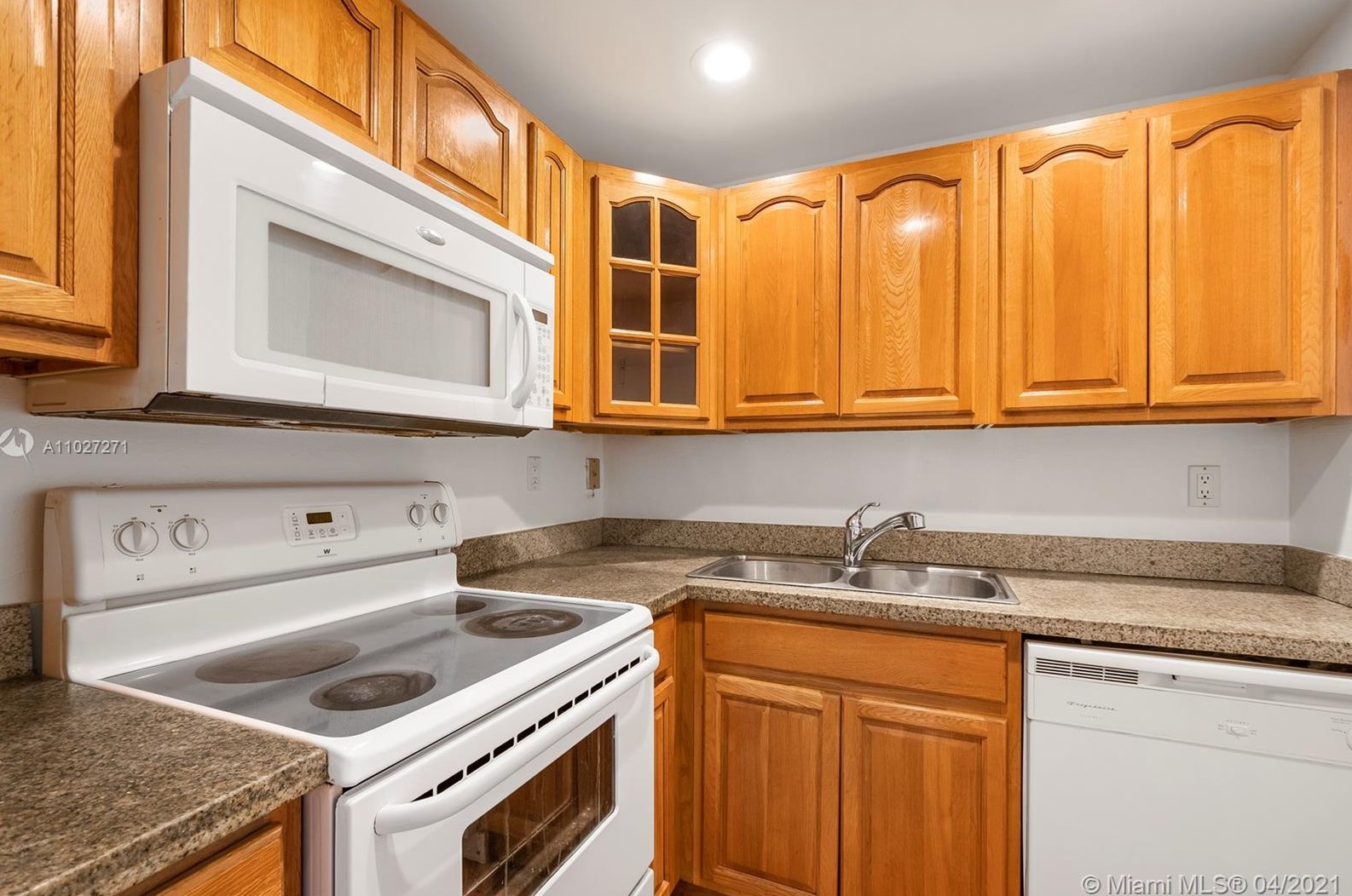 1205 Mariposa Ave #301, Miami, FL 33146