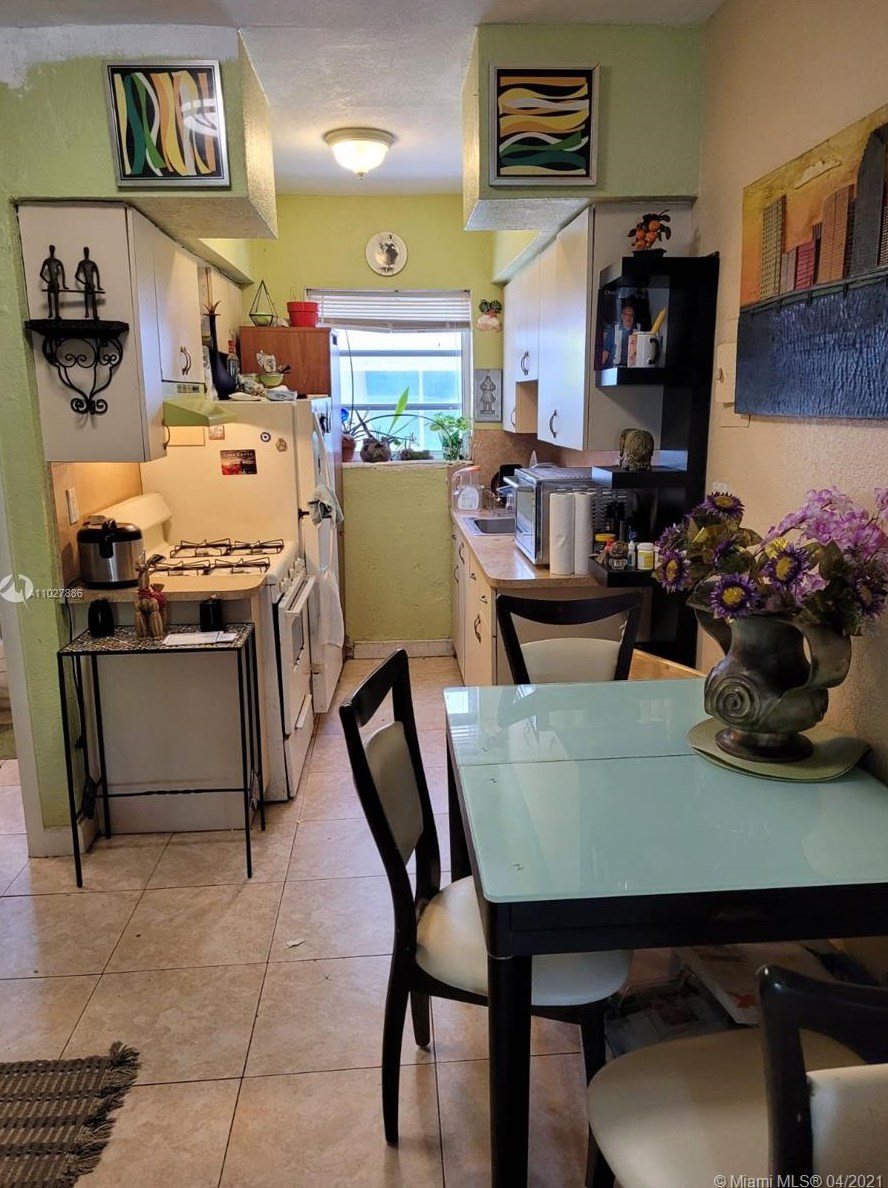 1446 Ocean Dr, Miami FL 33139-4162 exterior