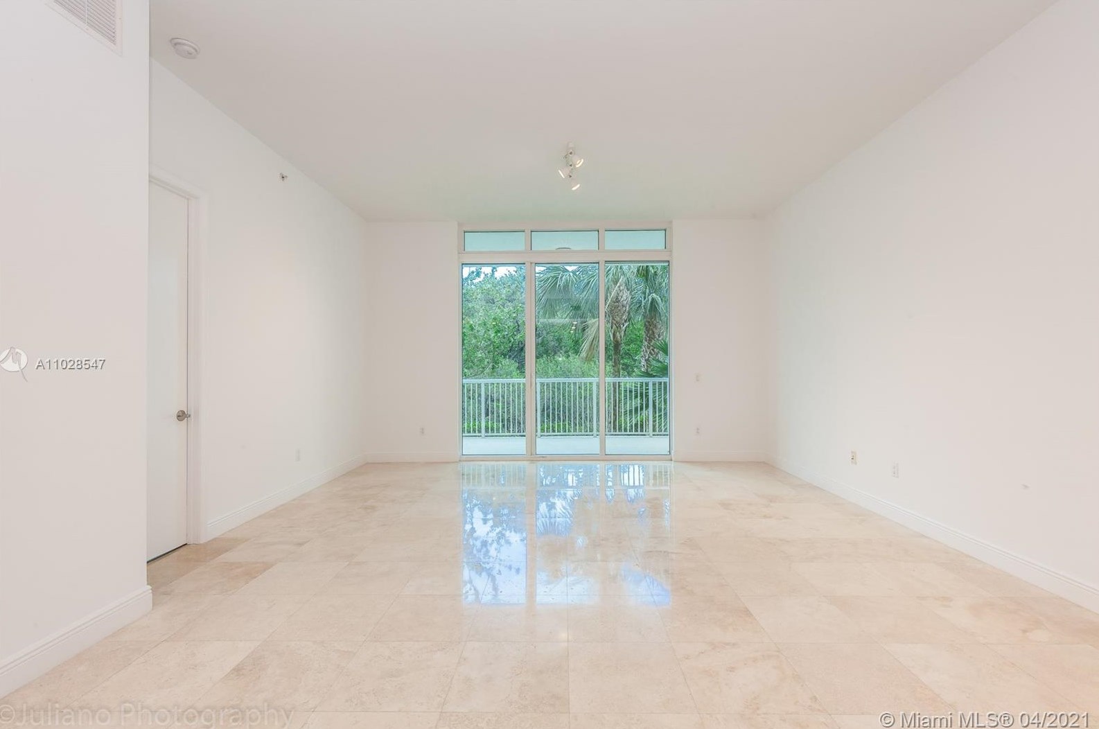15051 Royal Oaks Ln Apt 101, Miami, FL 33181