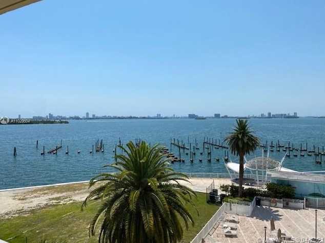 11111 Biscayne Blvd, Miami FL 33181-3494 exterior