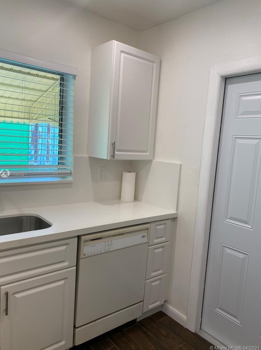 3463 Percival Ave, Miami FL  33133-5040 exterior