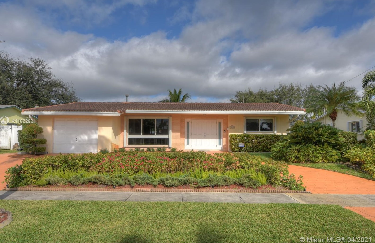 5501 Taylor St, Hollywood, FL 33021-5743