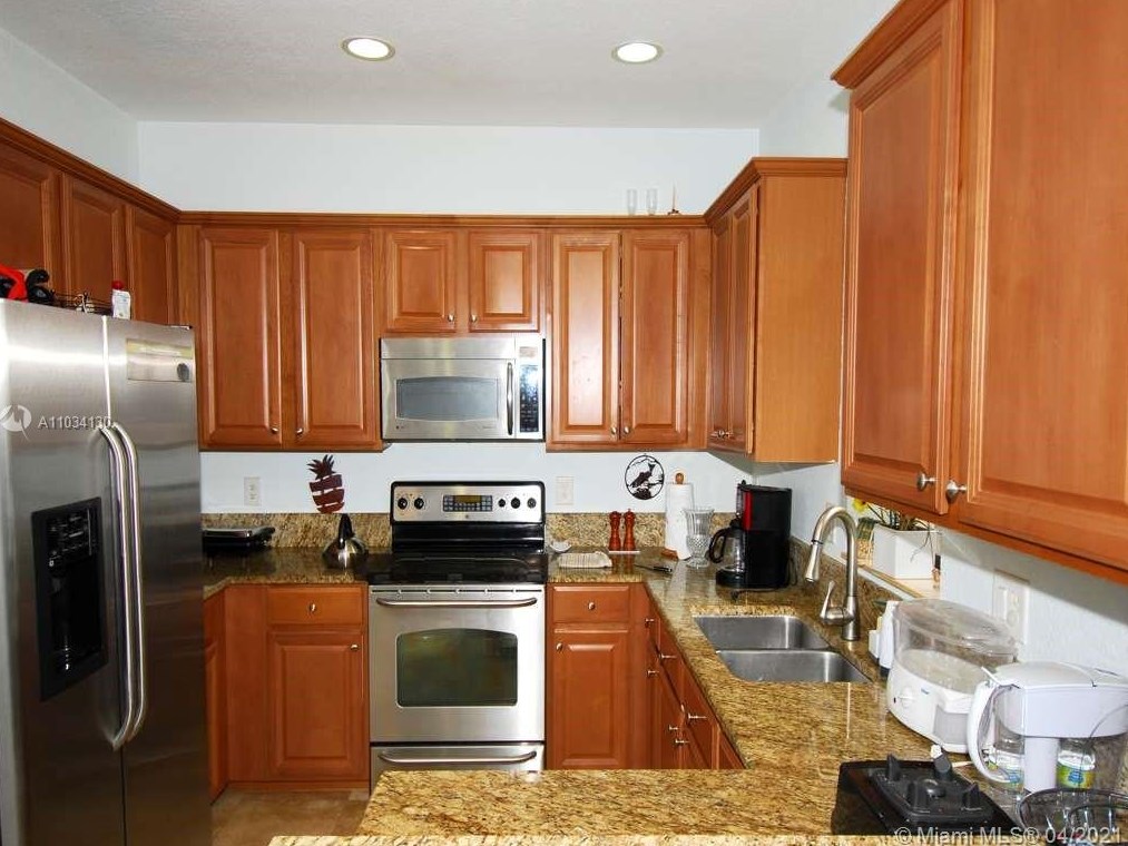 3253 Nw 103rd Pl, Miami, FL 33172