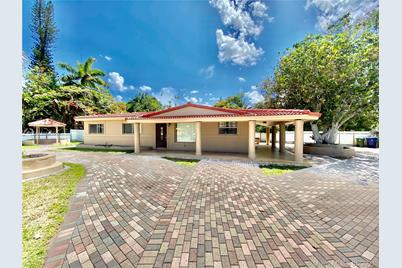 900 NW 29th St - Photo 1
