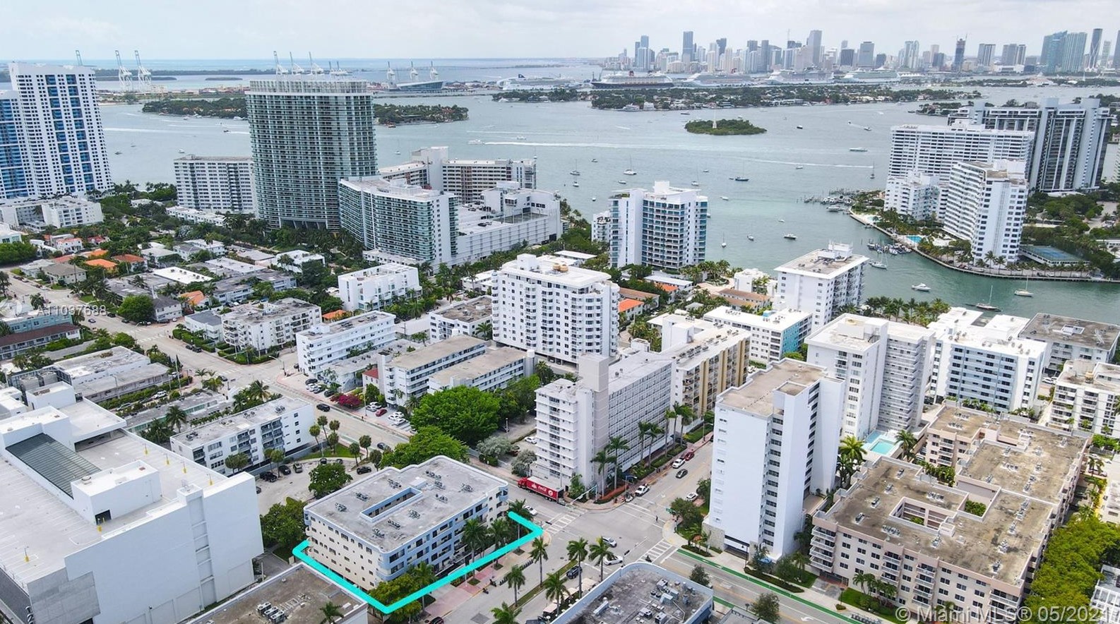 1250 Lincoln Rd, Miami FL  33139-2315 exterior