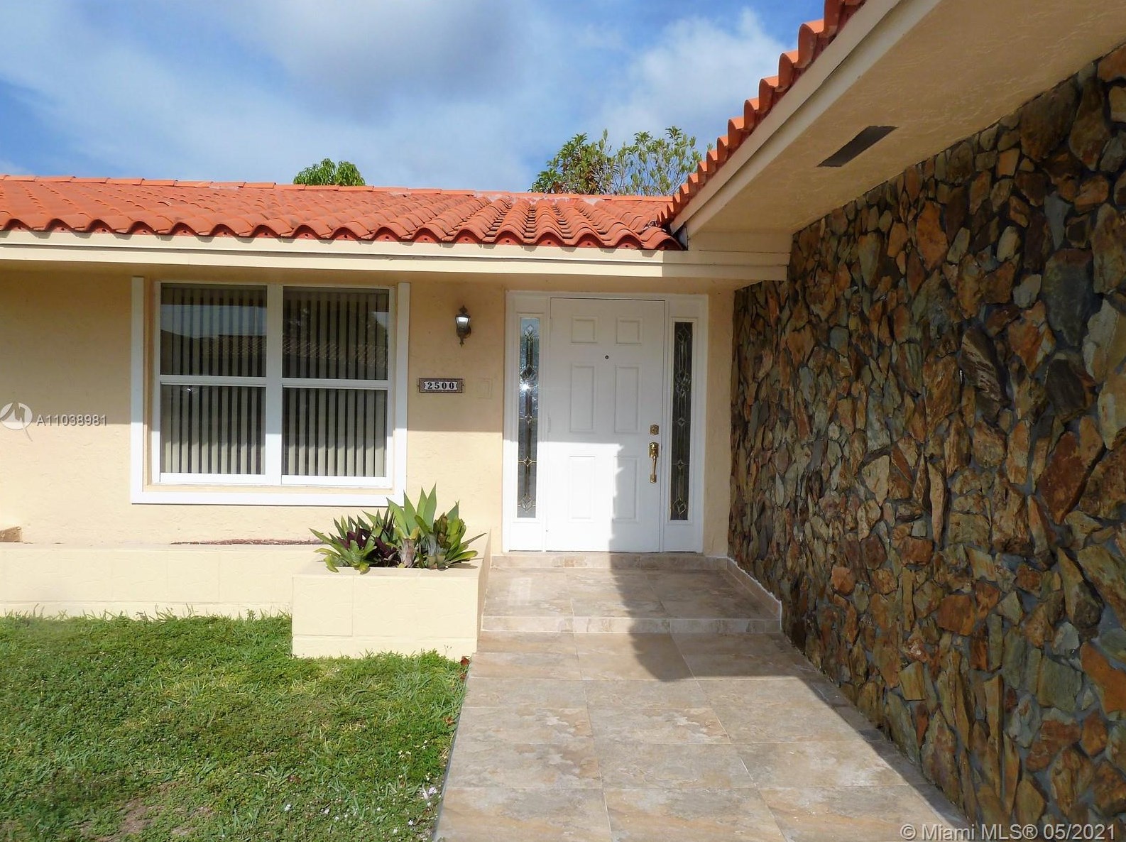 2500 Sw 105th Ave, Miami, FL 33165
