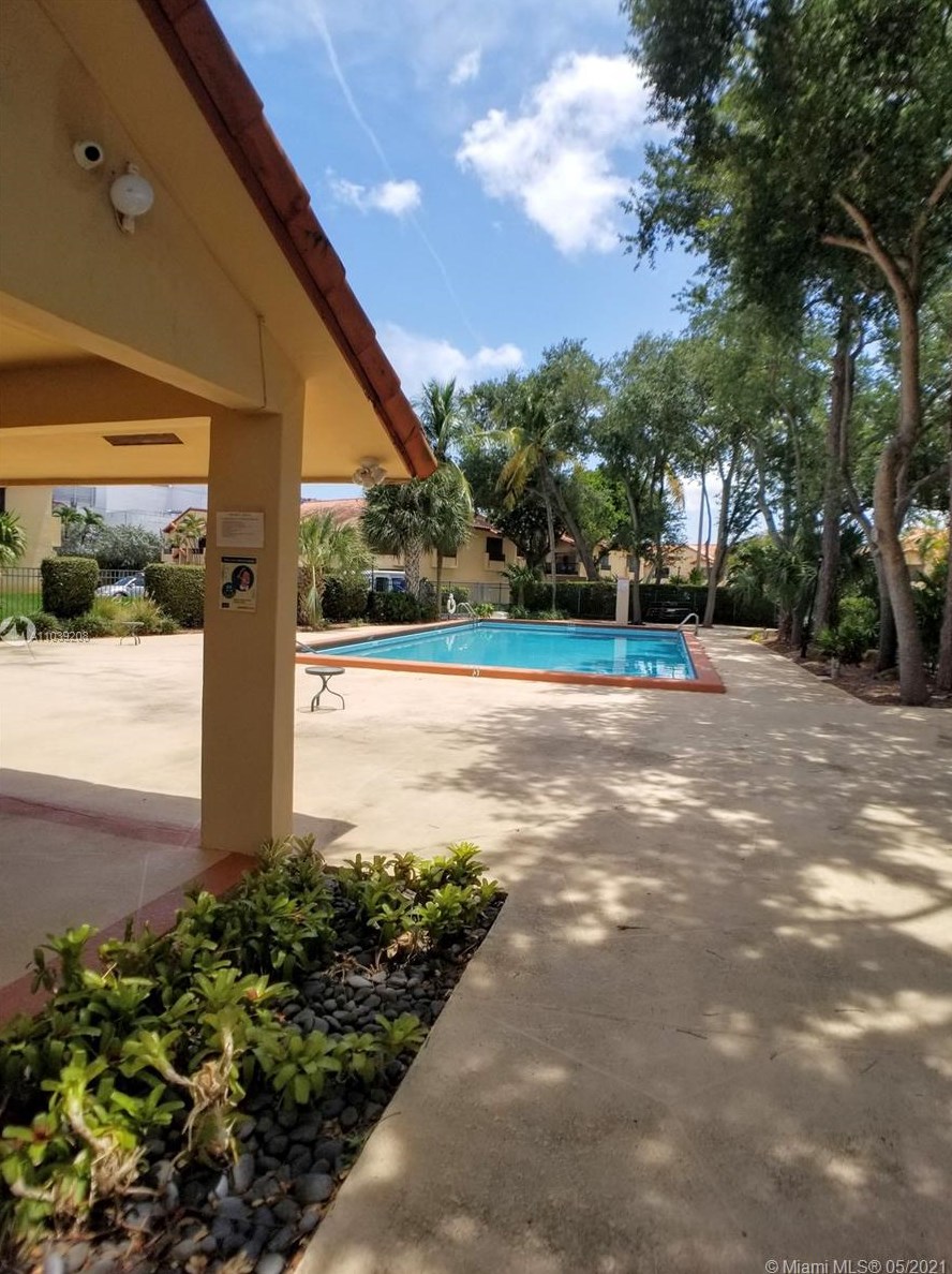 10117 77th Ct, Miami FL 33156-2688 exterior